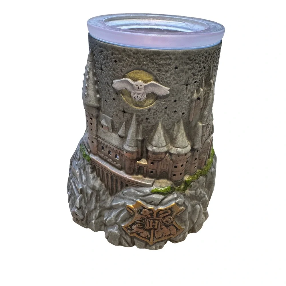 Scentsy Harry Potter Hogwarts Castle Wax Warmer & Slytherin Wax Bar Bundle‎